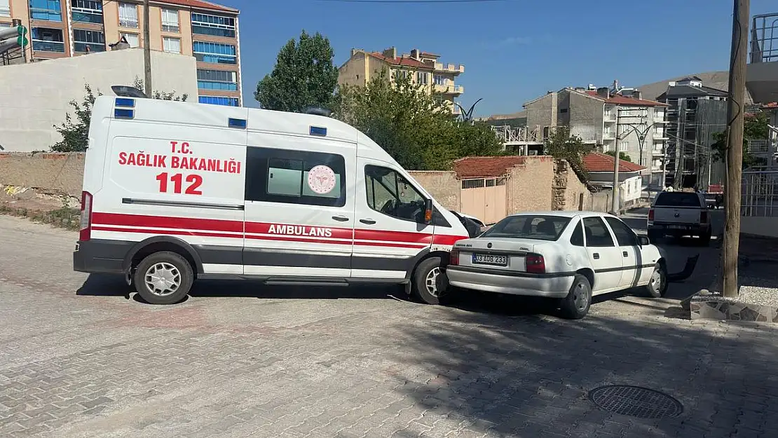 Ambulans Kazasında 2 Sağlık Görevlisi Yaralandı