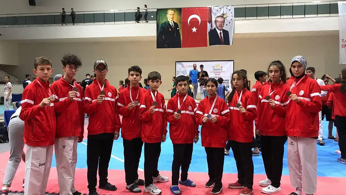 Anadolu Yıldızlar Ligi Taekwondo Grup Müsabakaları’nda büyük başarı elde ettiler