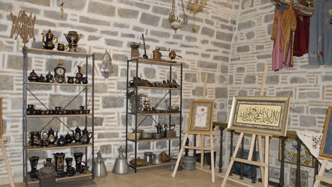 Antique Art Gallery Kafe'de ilk kitap mezatı bu akşam