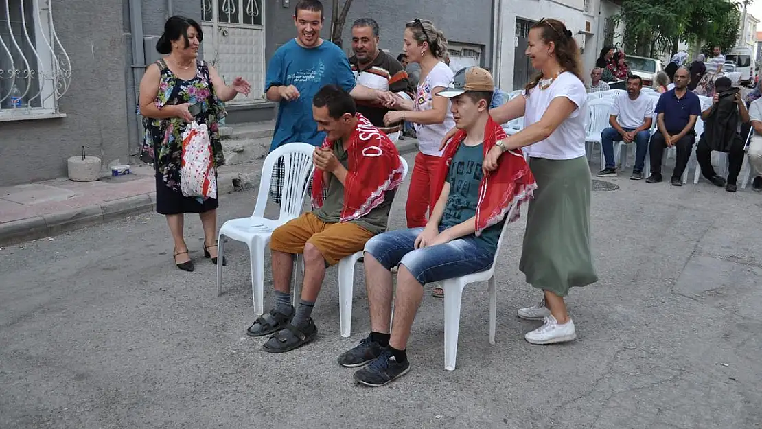 Askerlik çağına gelen engelli gençler için eğlence düzenlendi