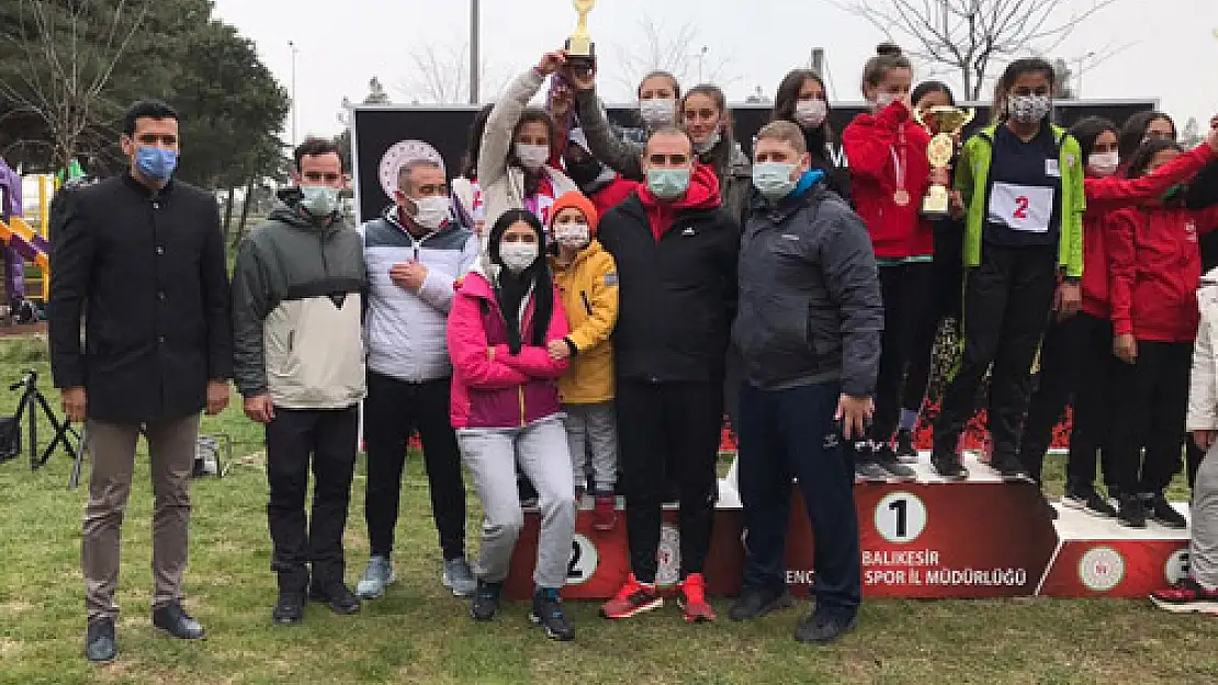 Atletlerimiz Bandırma'dan dolu dolu döndü