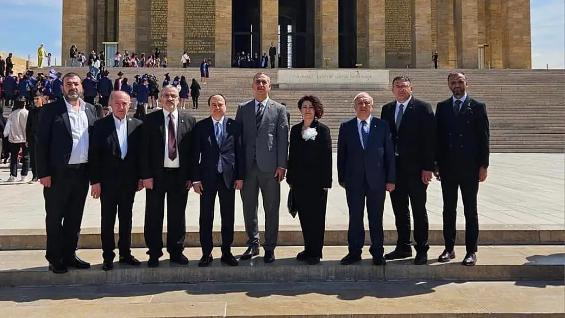 ATSO Heyeti Anıtkabir'de