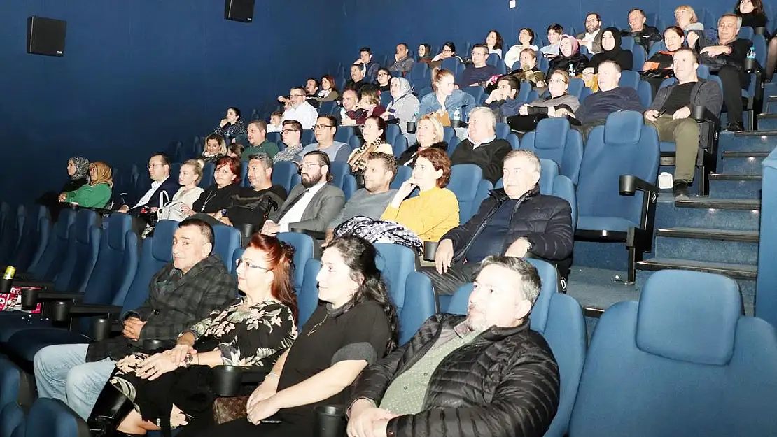 ATSO Meclis Üyeleri, Geçerken Uğradım filmini izledi