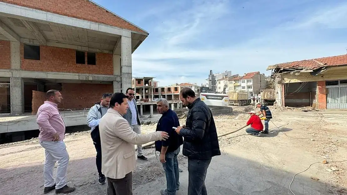 Aynacı, Kasaplar Hali'nde İncelemelerde Bulundu