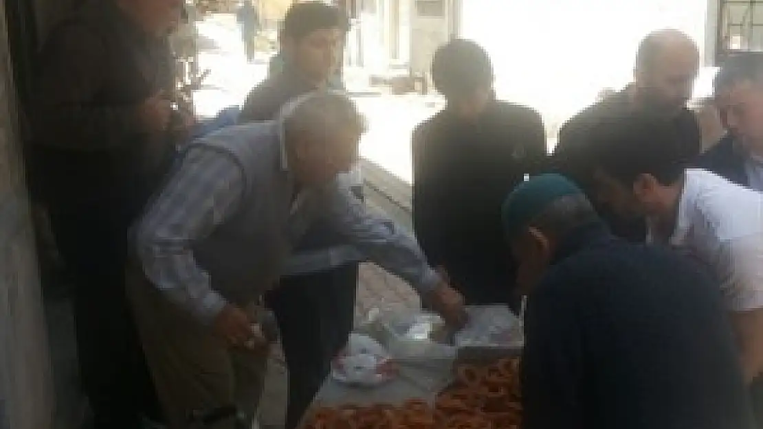 Aynıoğlu Camii'nden Kutlu Doğum ikramı