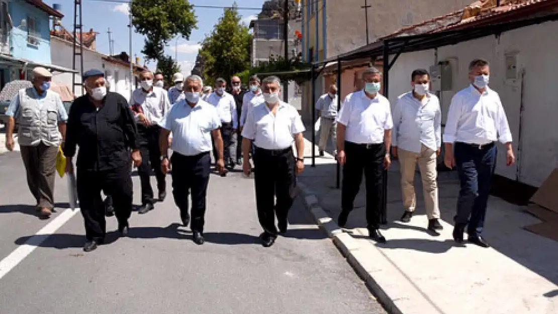 “Ayrım gözetmeksizin tüm  mahallelere hizmet götürüyoruz”