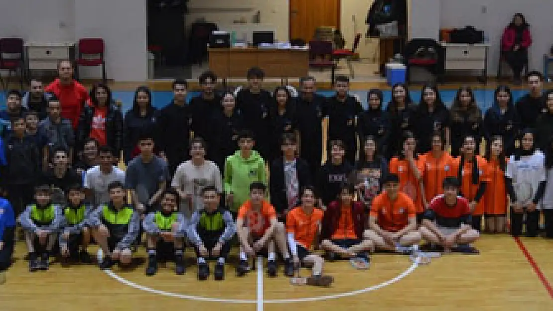 Badminton’da gençler müsabakaları tamamlandı