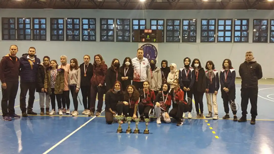 Badmintonda şampiyon Çay Anadolu Lisesi