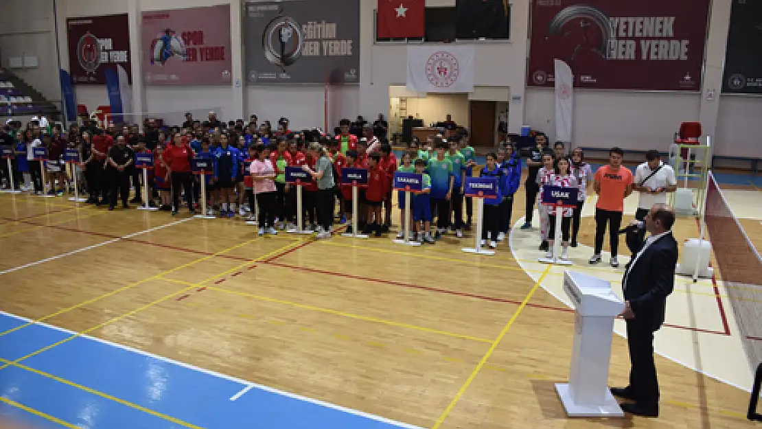 Badminton'da yıldızlar Afyon'da yarışıyor