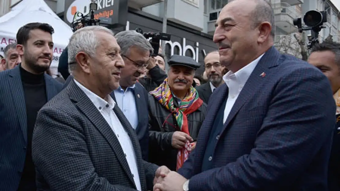 Bakan Çavuşoğlu Afyonkarahisarlılarla iftar yaptı