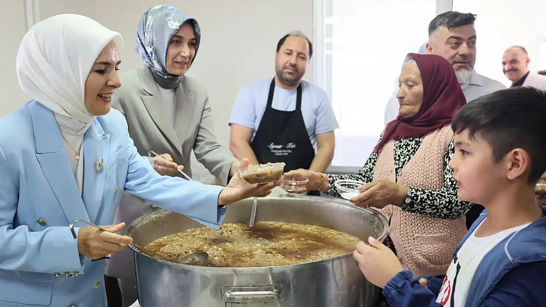 Bakan Göktaş, Cemevi'nde Aşure Lokması'na Katıldı