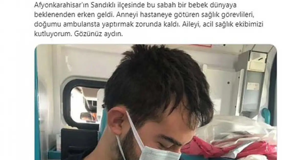 Bakan Koca, ambulansta doğum yaptıran sağlık ekibini kutladı