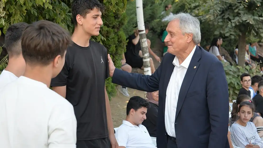 Bakkalcıoğlu sporsever gençlerin final heyecanına ortak oldu