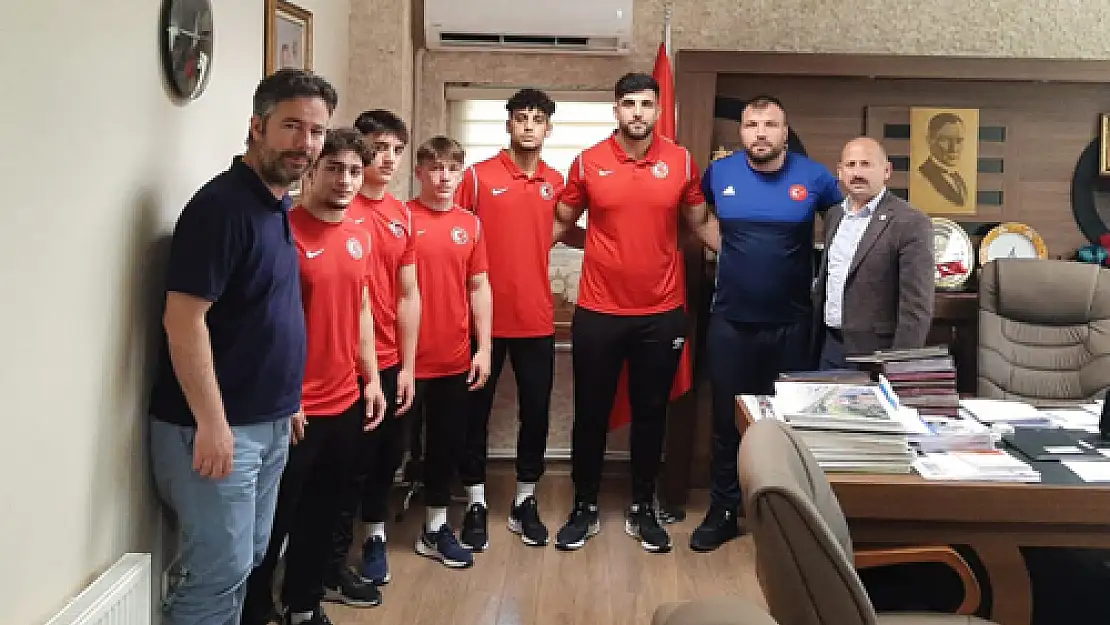 Başarılı sporculardan Dereci'ye ziyaret