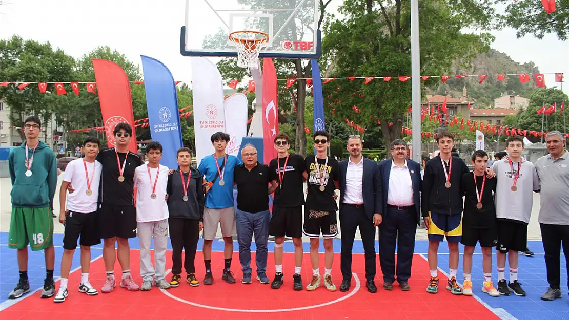 Basketbolcular Sokakta Yarıştı, Kazandı