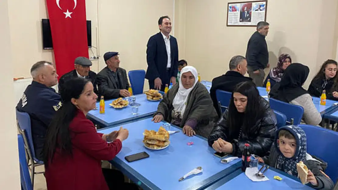 Bayat'ta depremzedeler şehit  aileleri ve gazilerle iftar yaptı