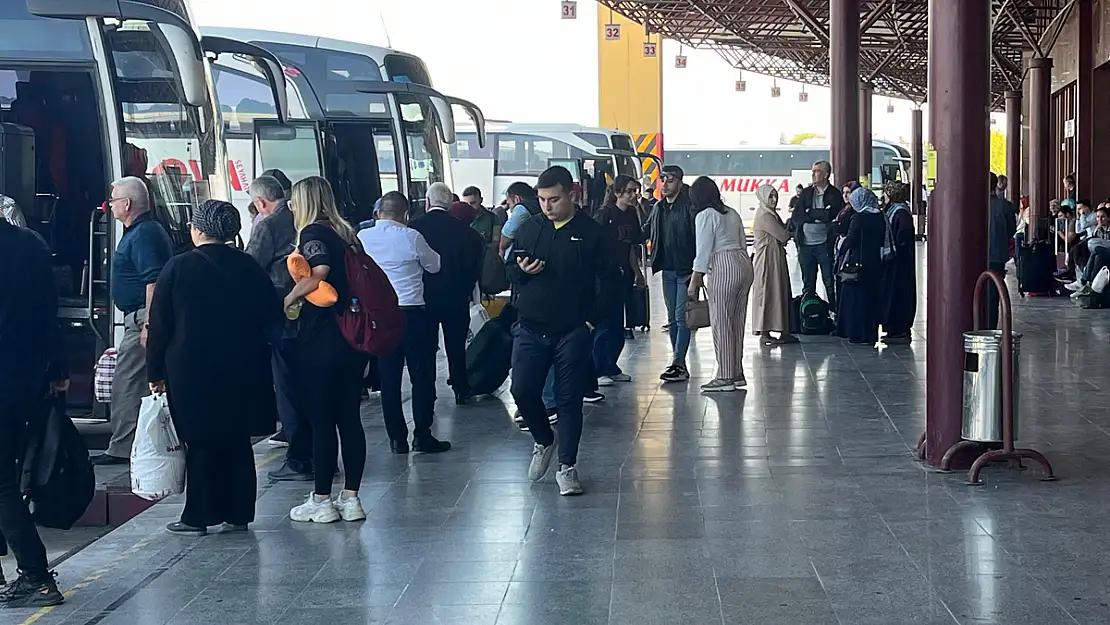 Bayram Dönüşlerinin Başlamasıyla Otogarda Yoğunluk Oluştu