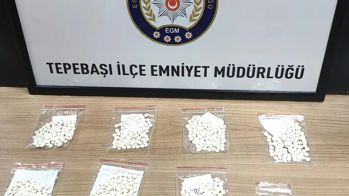 Bekçilerin yakaladığı şahsın üzerinde 700 adet uyuşturucu hap bulundu