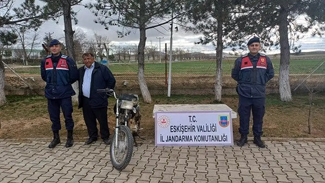 Beylikova’da Çalınıp Çifteler’de Satılan Motosiklet Sahibine Teslim Edildi