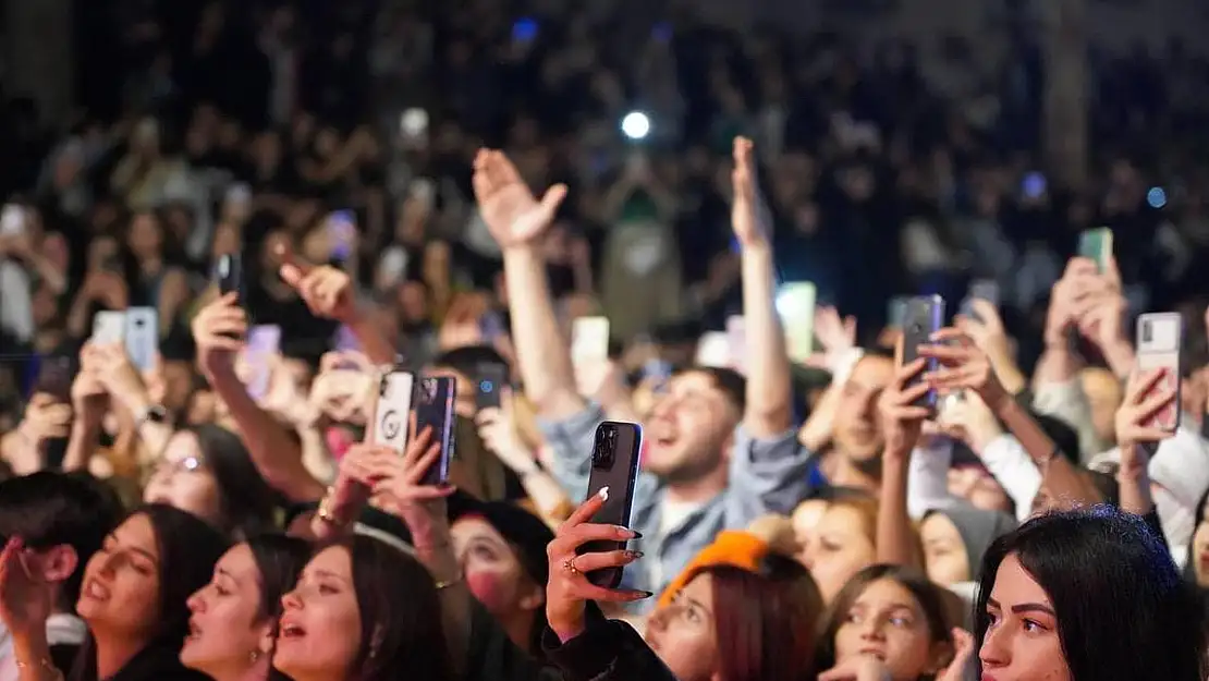 Bilecik’te Melek Mosso konserinde izdiham oldu