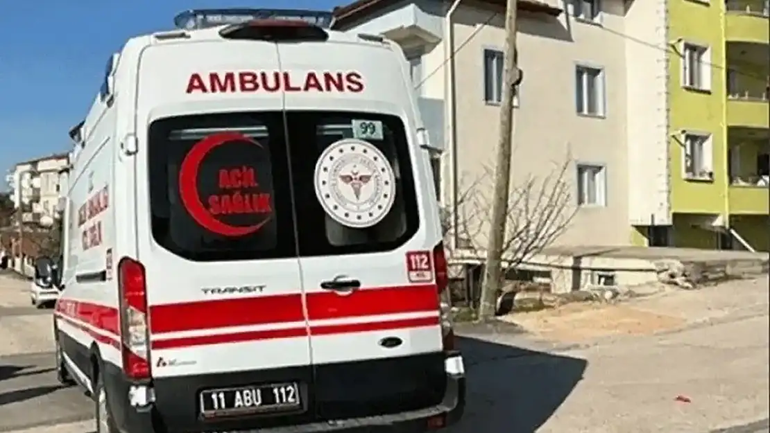 Bilecik’te Yayaya Çarpmamak İçin Direksiyon Kırarak Devrilen Motorlu Bisiklet Sürücü Yaralandı