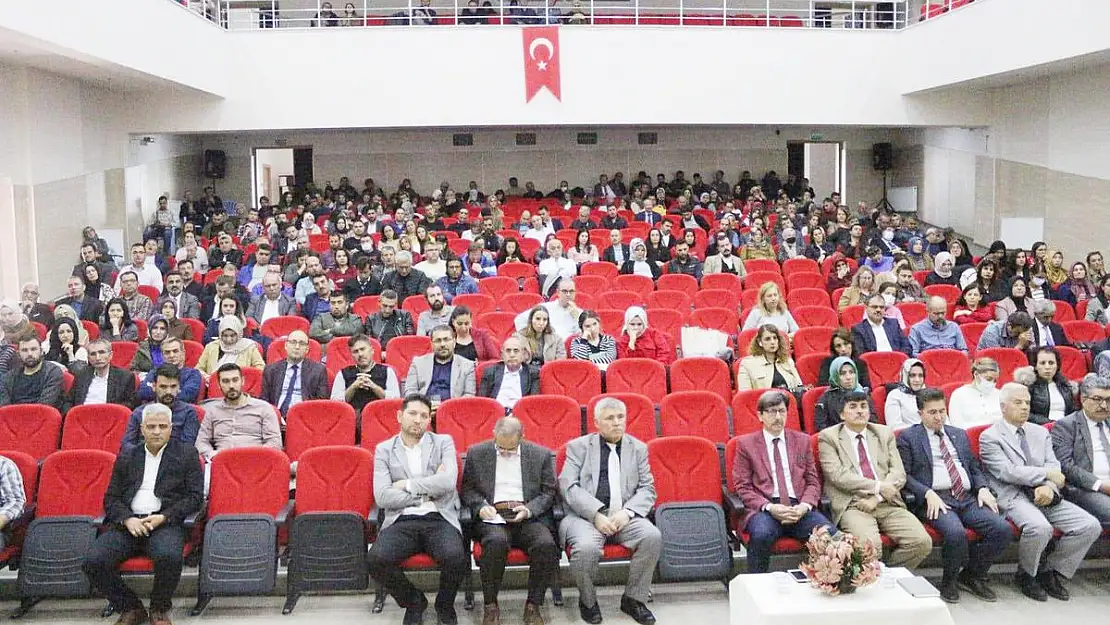 Bilginin sorumluluğu konulu konferans düzenlendi