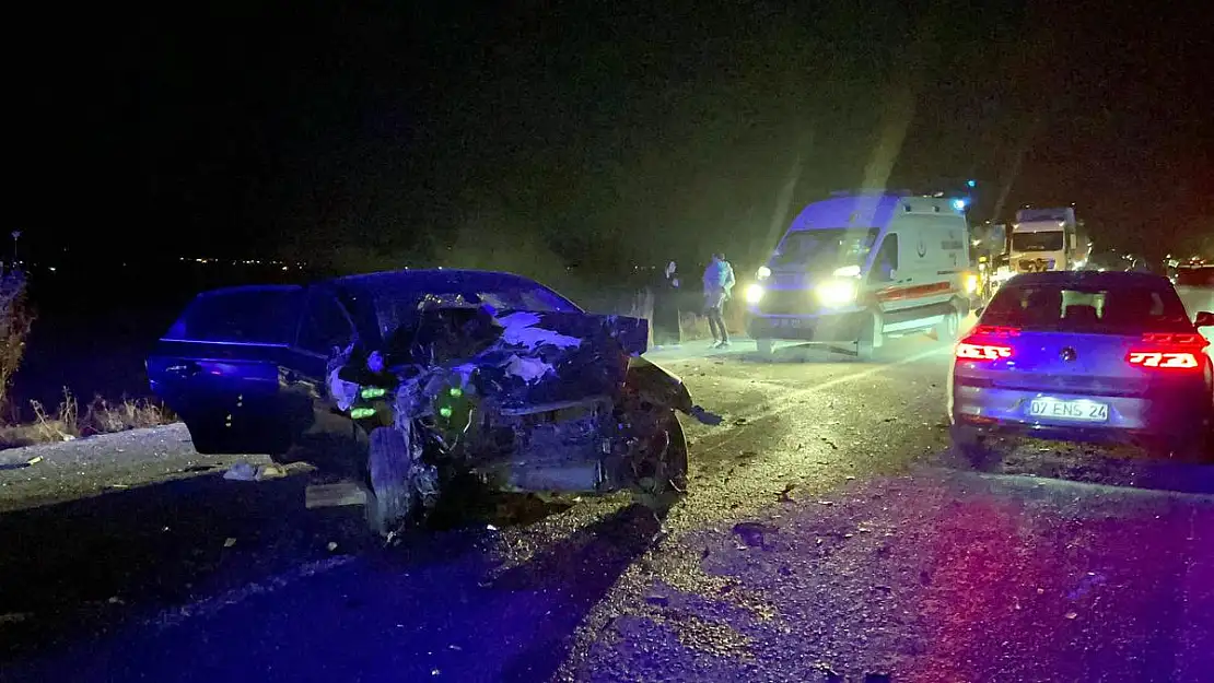 Bolvadin yolunda trafik kazası: 2 ölü, 5 yaralı