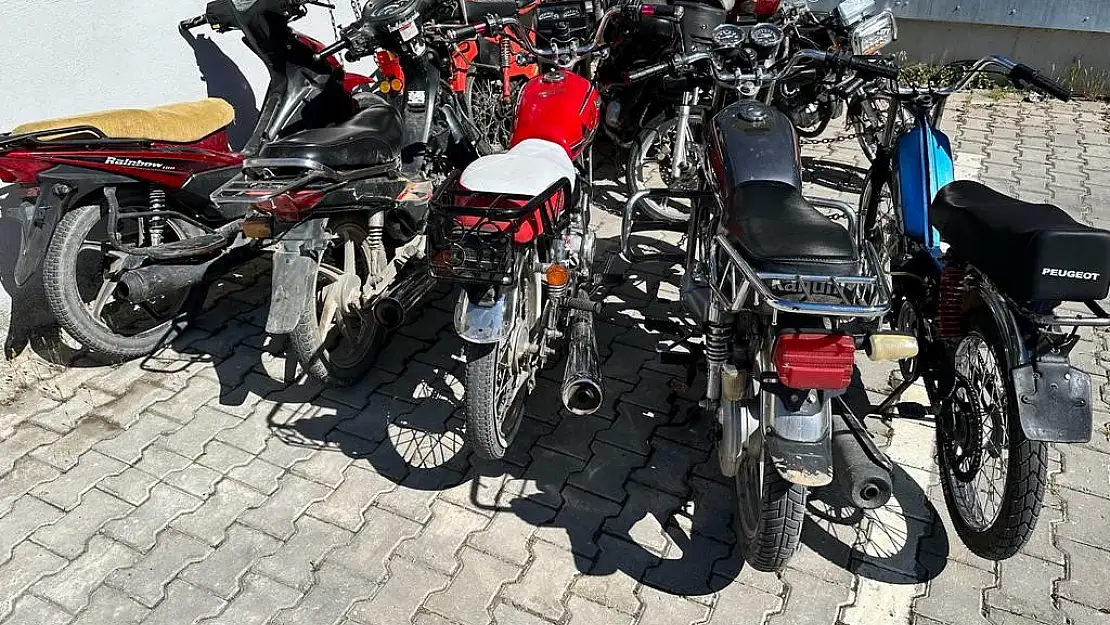 Bolvadin’de çevreye rahatsızlık veren motosikletler toplandı