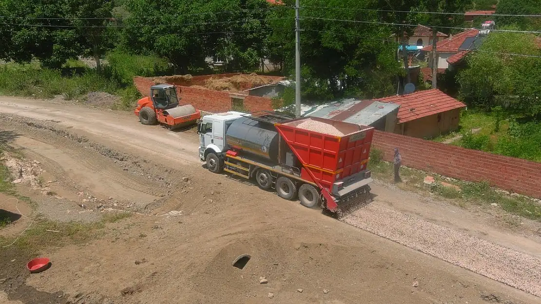 Bozüyük'te yol düzenleme çalışmaları devam ediyor