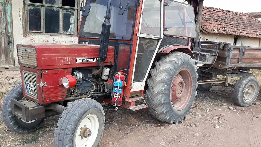 Bu köydeki traktörlerde yangın söndürme tüpü var