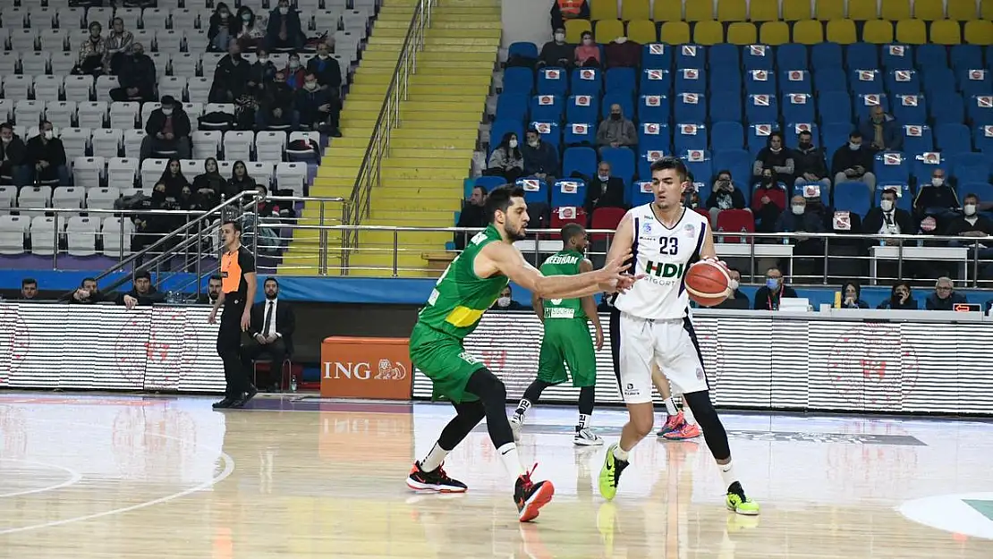 Bursa ilk yarıyı önde kapattı 28-58