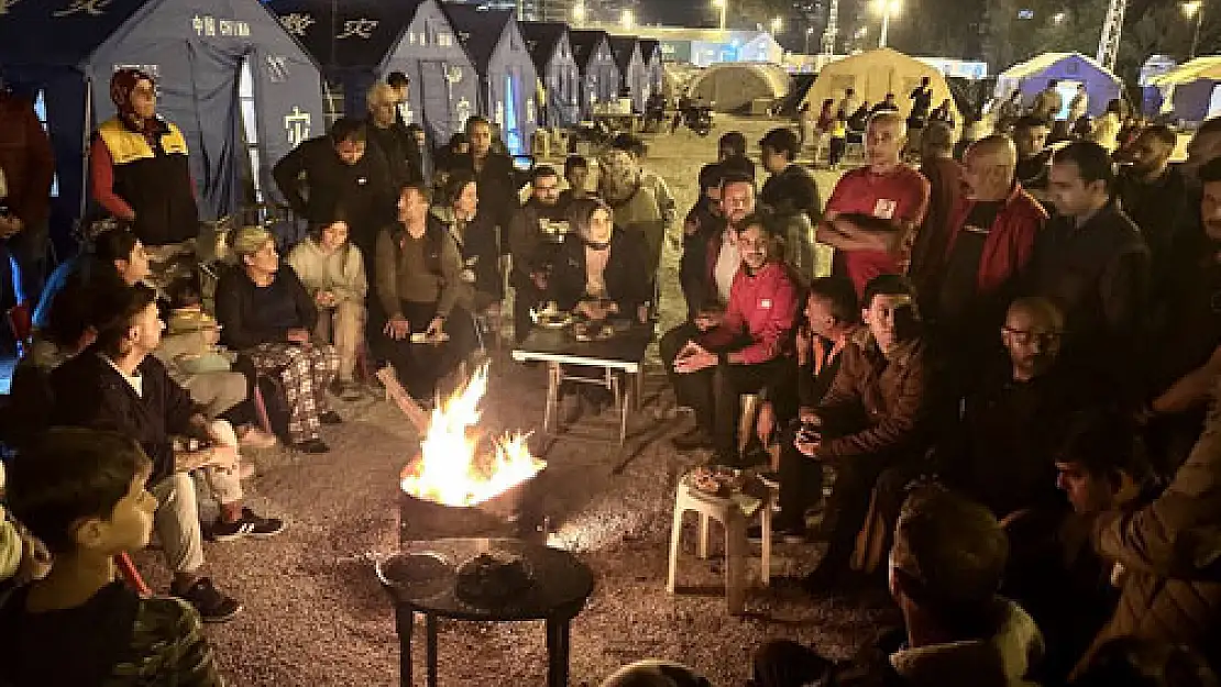 Büyük Afette Devlet, STK’lar Ve Medya İyi Bir Sınav Verdi