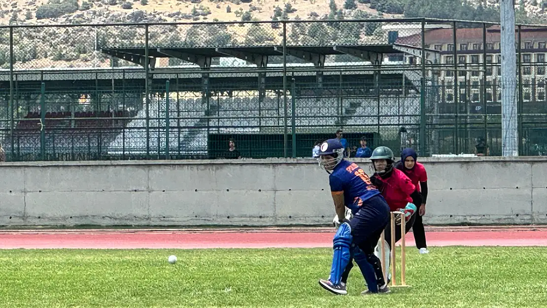 Büyük Kadınlar Kriket Müsabakaları Afyonkarahisar’da Başladı