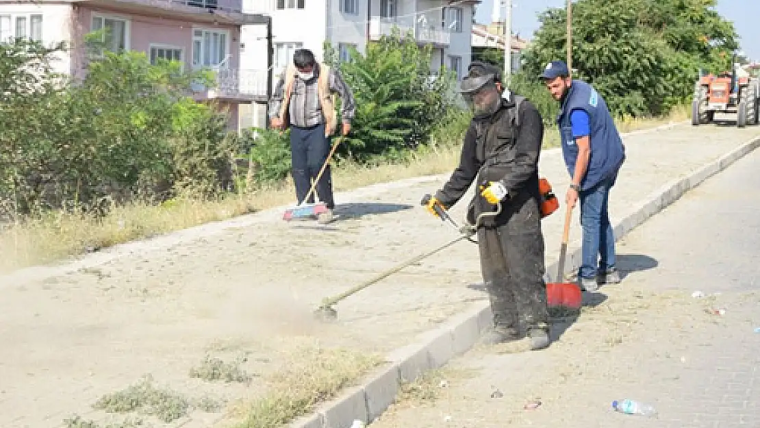 Cadde ve sokaklar temizleniyor