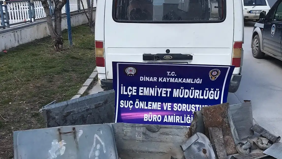 Çaldıkları çöp konteynırları ile yakalandılar