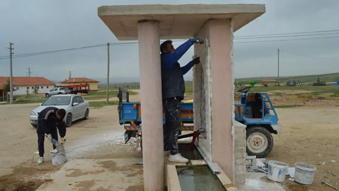 Çeşme imece usulü yenilendi