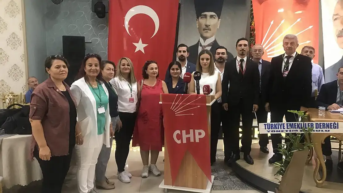 CHP'de 100'üncü yıla yakışmayan kongre