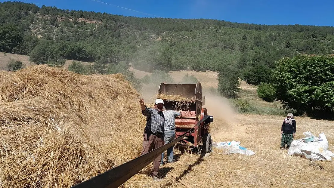 Çiftçiler patoz makinelerinden vazgeçemiyor