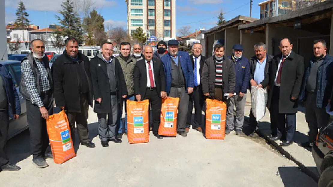 Çiftçilere yağlık  ayçiçeği tohumu dağıtıldı