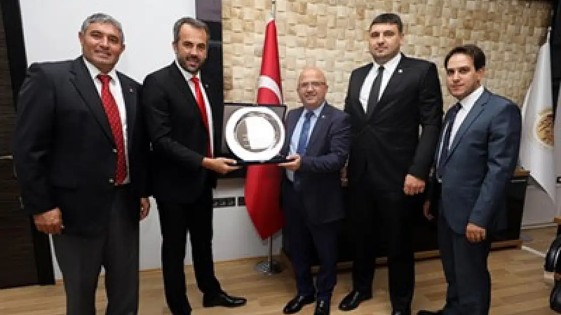 Çoban'a Türkoğlu'ndan plaket – Kocatepe Gazetesi