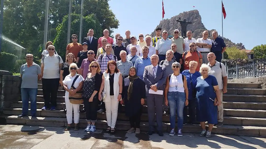 'Çok Çalışmalı, Kendi Geleceğimizi İnşa Etmeliyiz'