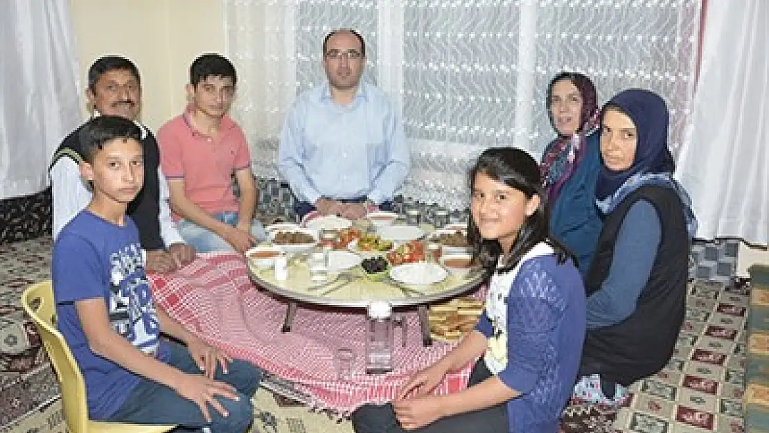 Çöl, terör gazisinin iftar sofrasında