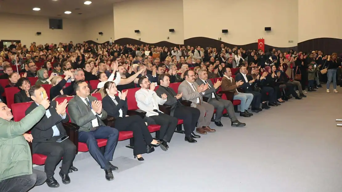 “Cumhuriyet’e Doğru” Adlı Tiyatro Oyunu Afyon’da Sahnelendi