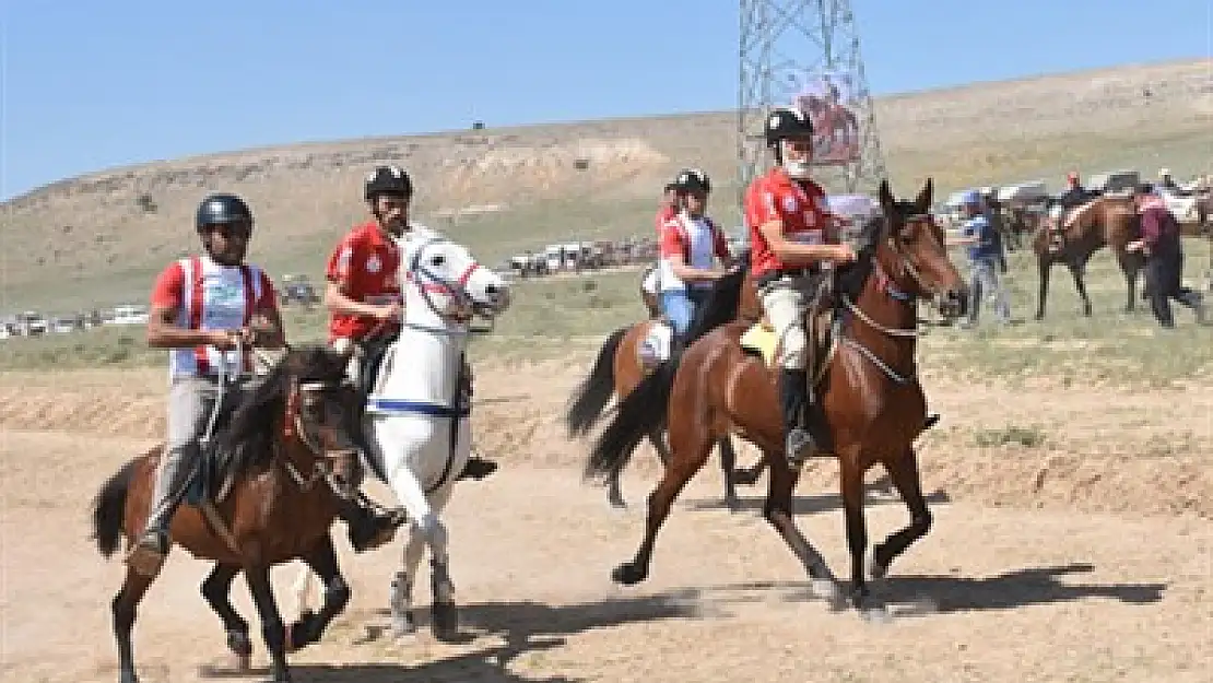 Dazkırı Rahvan At Yarışları tamamlandı