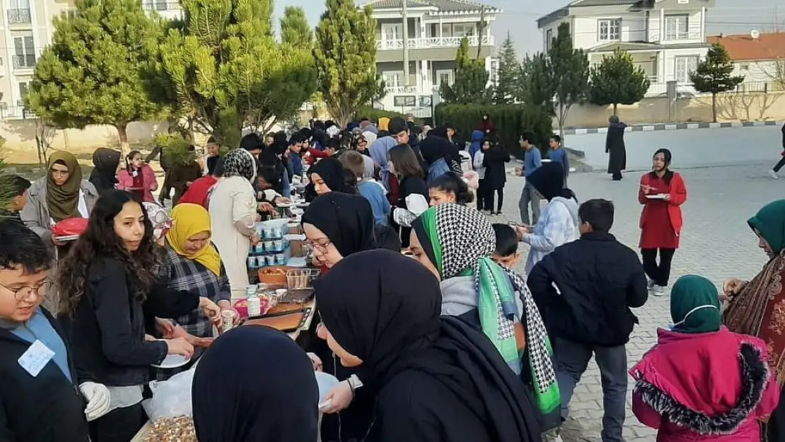 Depremzedeler için bağış topladılar