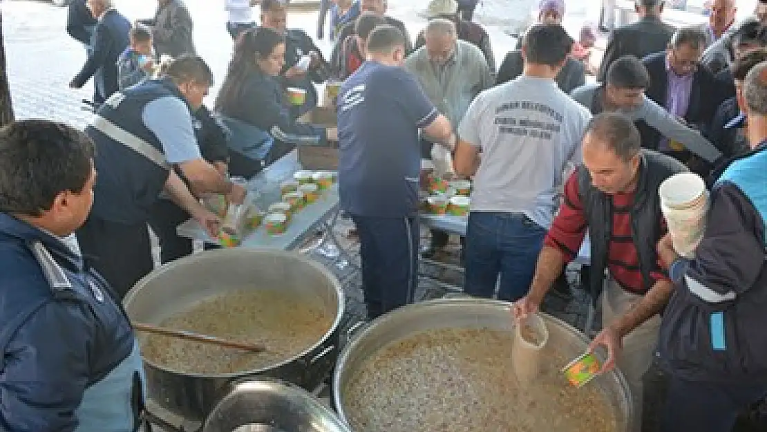 Dinar Belediyesi'nden aşure ikramı – Kocatepe Gazetesi