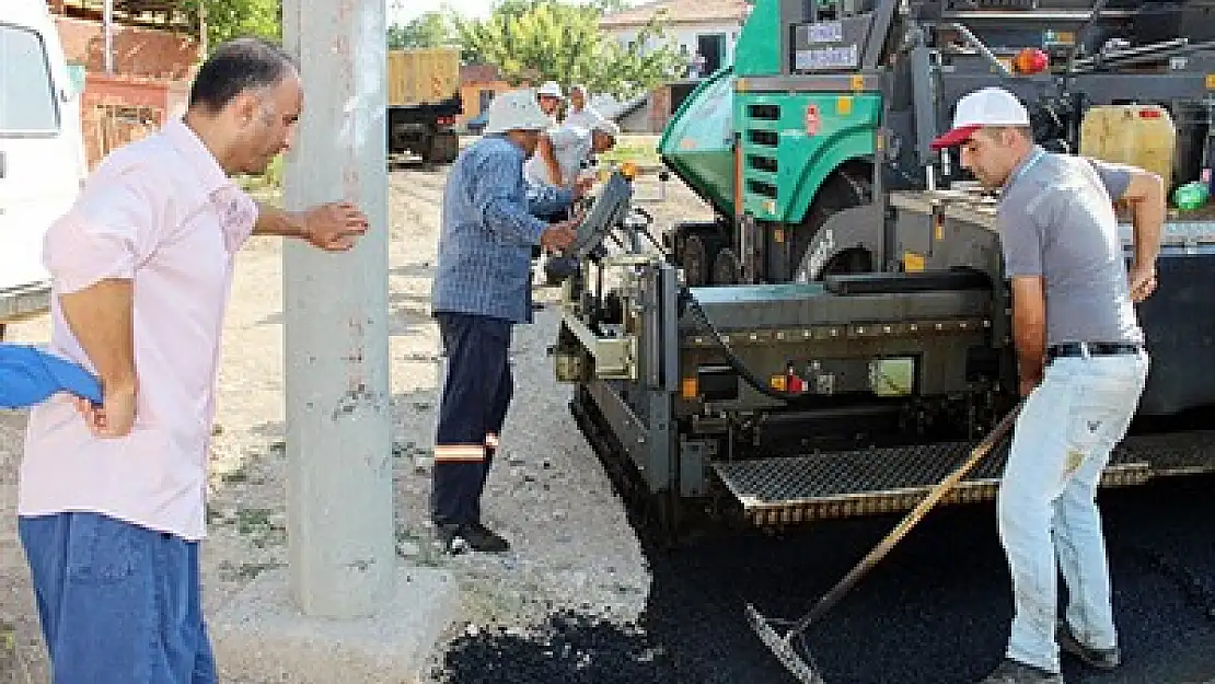 Dinar'da 30 yıldır yapılamayan yol asfaltlandı