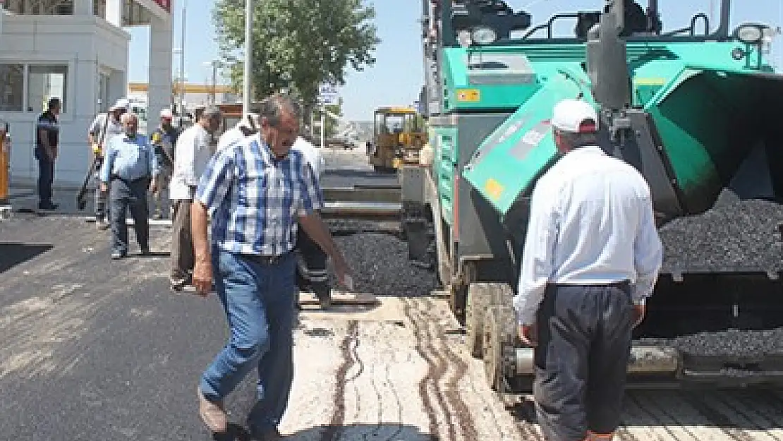 Dinar'da hastane bölgesine asfalt serildi