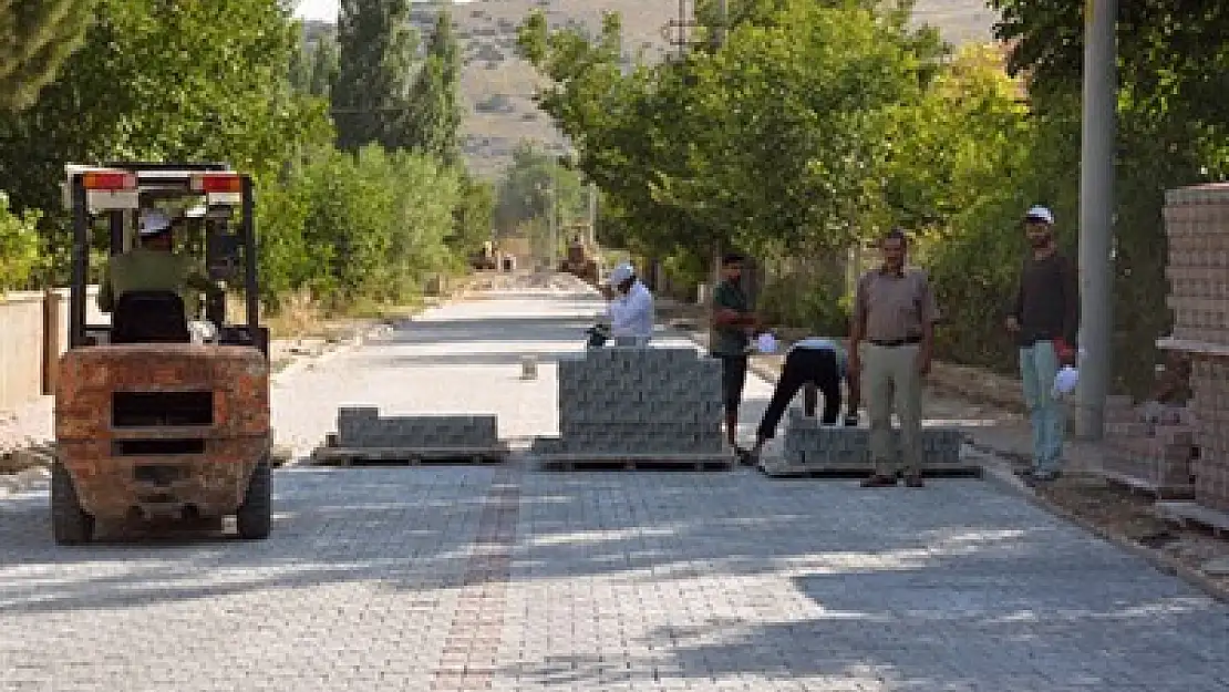 Dinar'da yol çalışması TOKİ güzergahında başladı