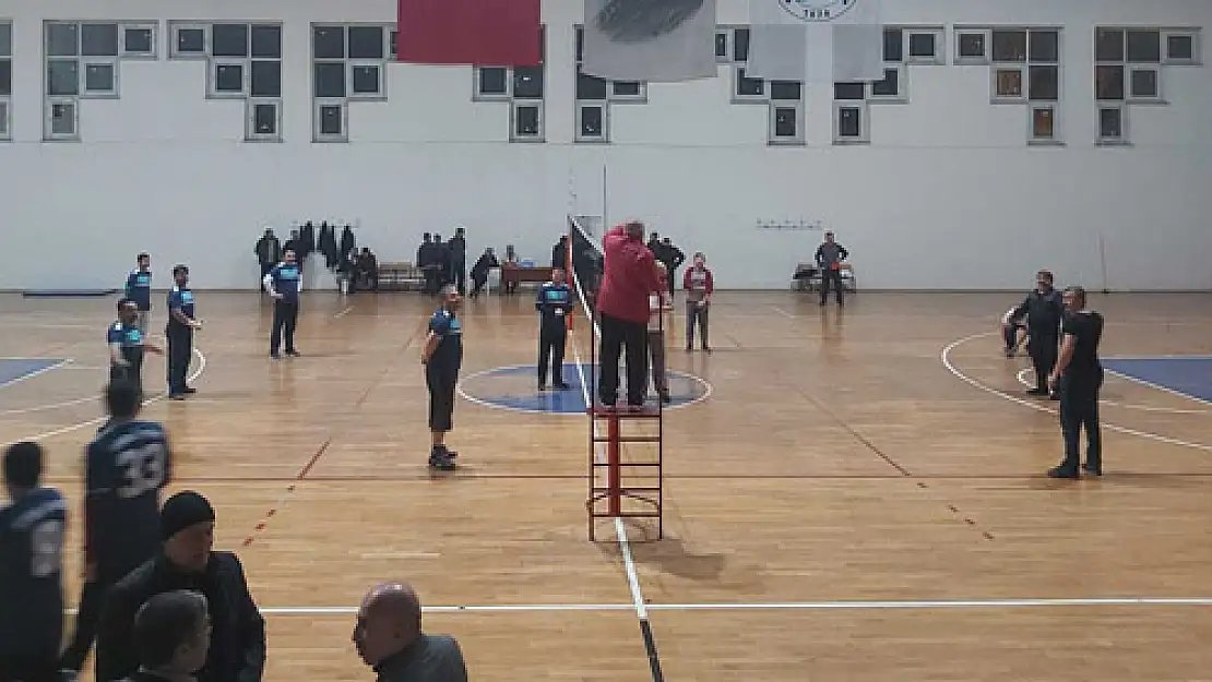 Dinar'da Zafer Haftası Voleybol Turnuvası düzenleniyor